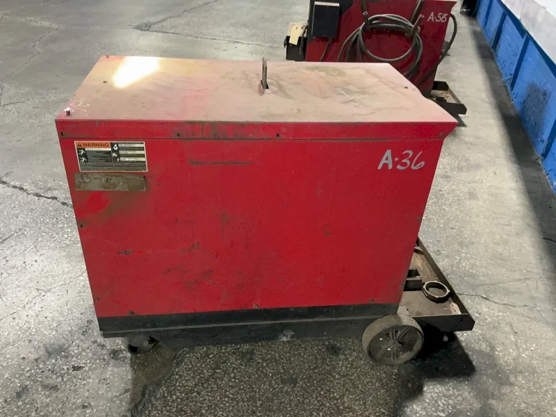 LINCOLN ELECTRIC 600 A WELDER  -  IDEALARC DC-600
