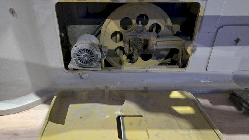 THE OAKLEY CO H-5 EDGE SANDER WITH DUST COLLECTION DUCTS USED