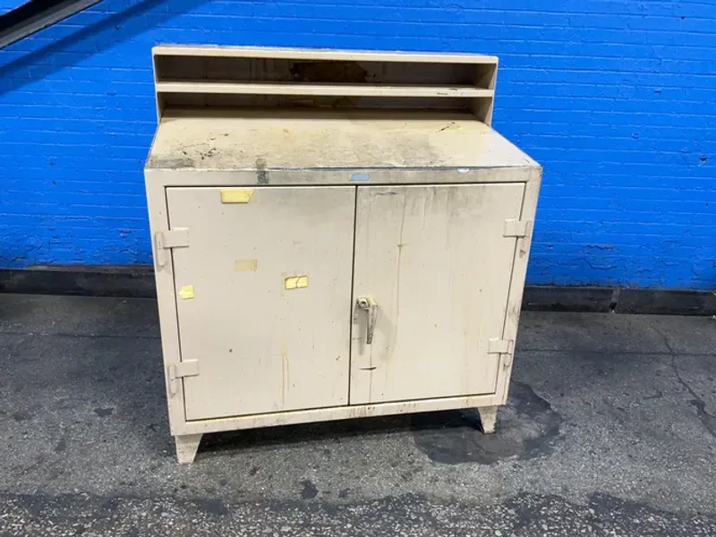 26” X 37” X 31” FOREMANS STAND