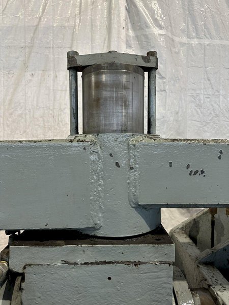 300 TON BULLDOZER HORIZONTAL HYDRAULIC PRESS. STOCK # 0734222