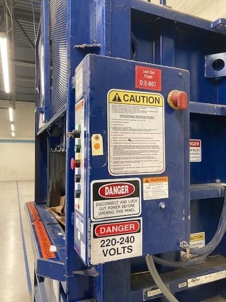 60" X 30" MARATHON MODEL #6030-D HYDRAULIC VERTICAL BALER : YOBRO 25156