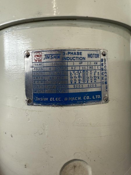 3 HP SWI TRAK DPM VERTICAL BED MILL. STOCK # 1113224