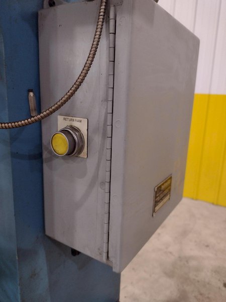 5.5 TON AIR HYDRAULICS MODEL #C-300 PNEUMATIC PRESS 6" STROKE: STOCK #20660