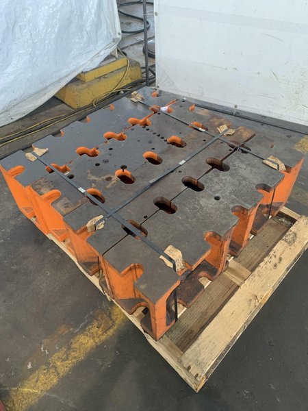 9&quot; WIDE X 35&quot; LONG X 12&quot; TALL PARALLEL RISER SET. STOCK # 0995824