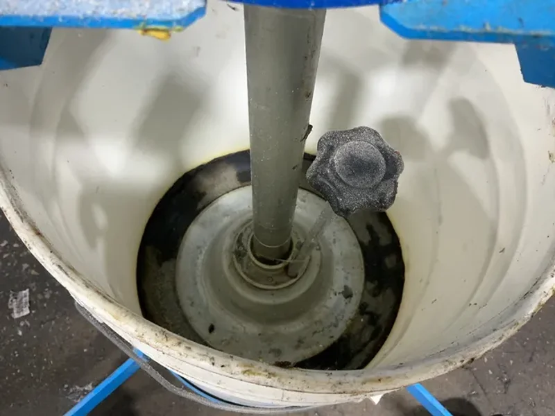 YAMADA 50:1 RATIO AIR-POWERED GREASE PUMP  -  SKR110M50SAL