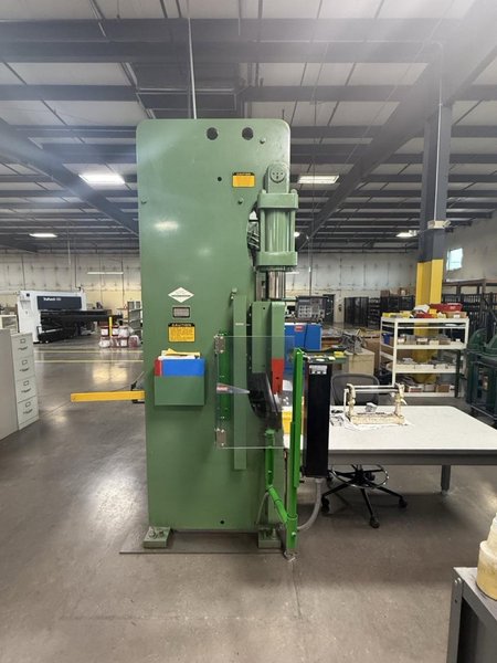 90 Ton x 8′ Cincinnati 90-CBII Press Brake, 1996 – Backgauge