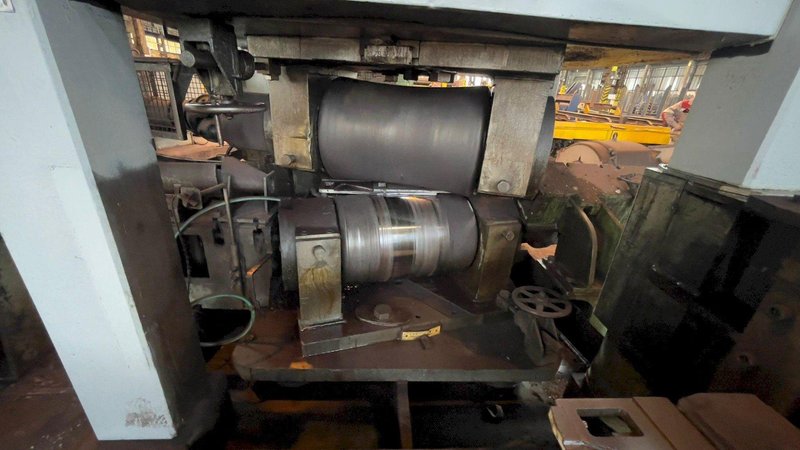 FARMER NORTON No. 4V-2M TWO ROLL STRAIGHTENING MACHINE