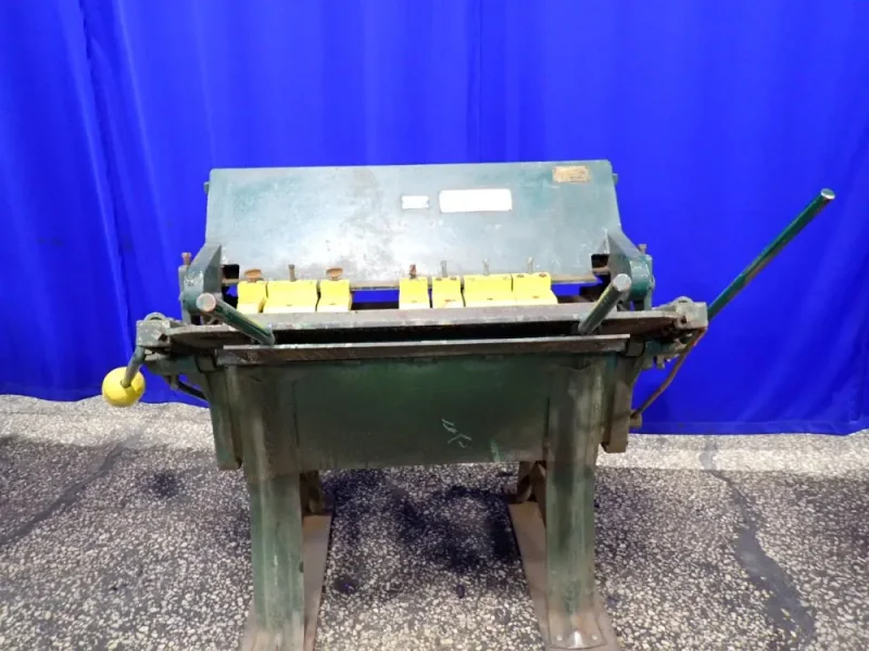 CHICAGO 12 GAUGE BOX AND PAN FINGER BRAKE  -  L30