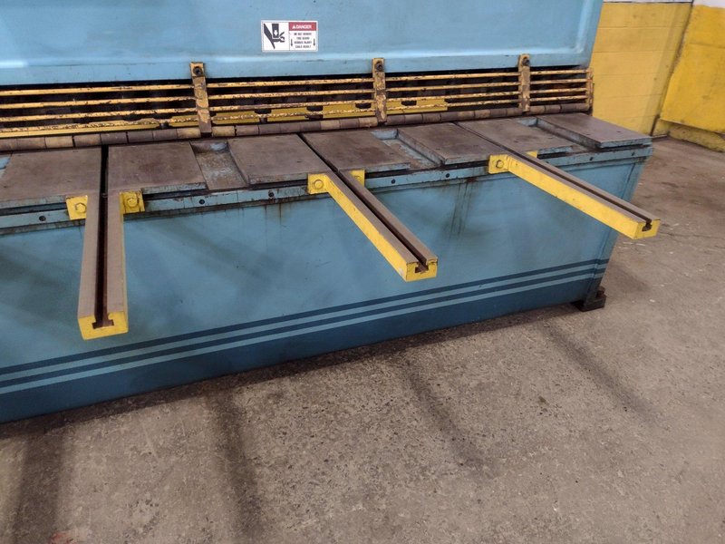 8&#039; x 1/4&quot; MASTER-FAB MODEL #SSB250-8 HYDRAULIC SHEAR: STOCK #18844