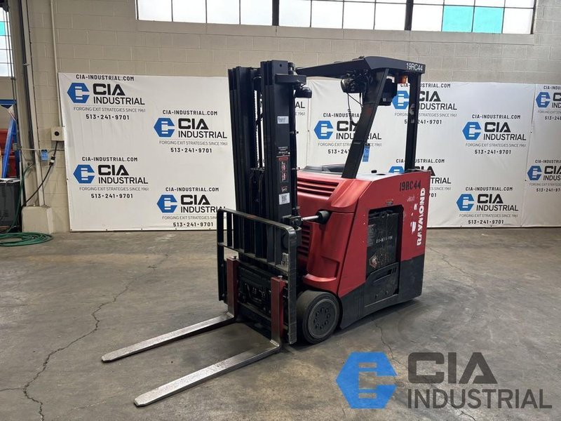 2019 - 3,500 LB. RAYMOND MODEL 425-C35TT STAND-UP ELECTRIC FORKLIFT