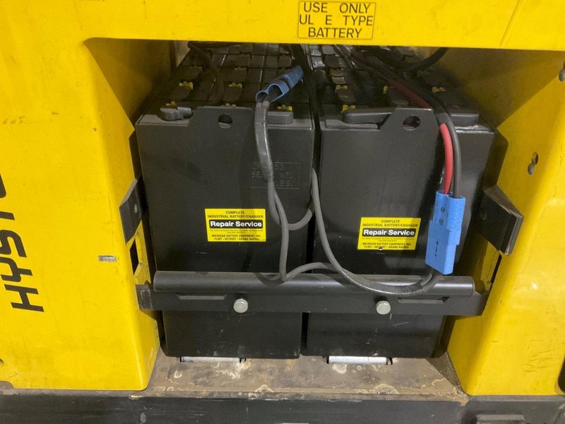 HYSTER V35ZMU TURRET TRUCK 3,500LB CAPACITY USED