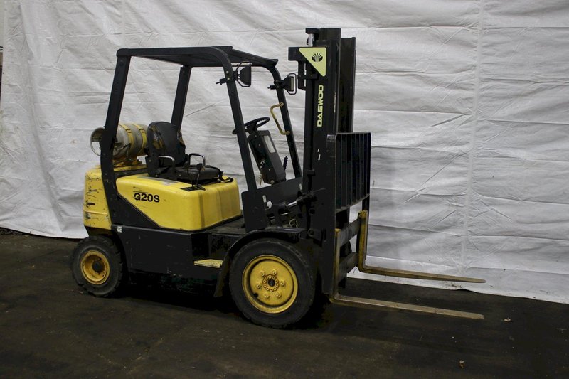 4,000 LBS DAEWOO PROPANE FORKLIFT: STOCK #75782