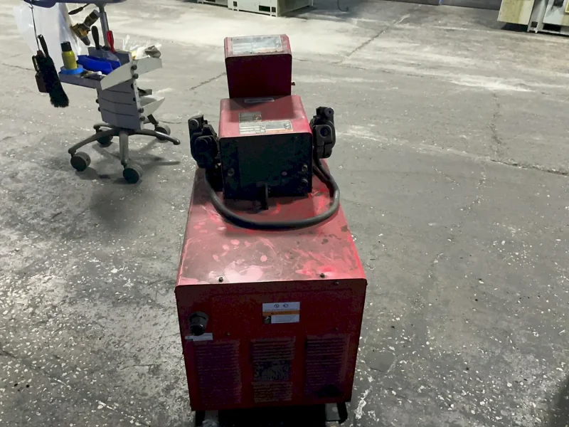 LINCOLN ELECTRIC 82 A MIG WELDER  -  455M POWER WAVE