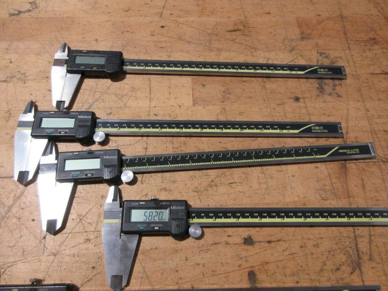 Mitutoyo 12" Digital Calipers (7pcs) ** Uknown Working Order or Accuracy **- Auction Item