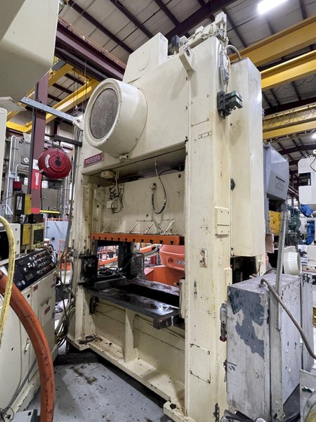 200 ton Niagara SE2-200-72-42 UH, Used Straight Side Mechanical Metal Stamping Press For Sale, Year 1995