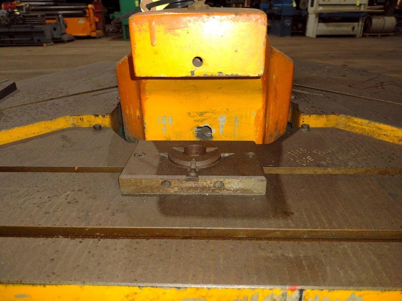 9&quot; x 9&quot; x 3/16&quot; COMACA HYDRAULIC PUNCH &amp; CORNER NOTCHER: STOCK #11842