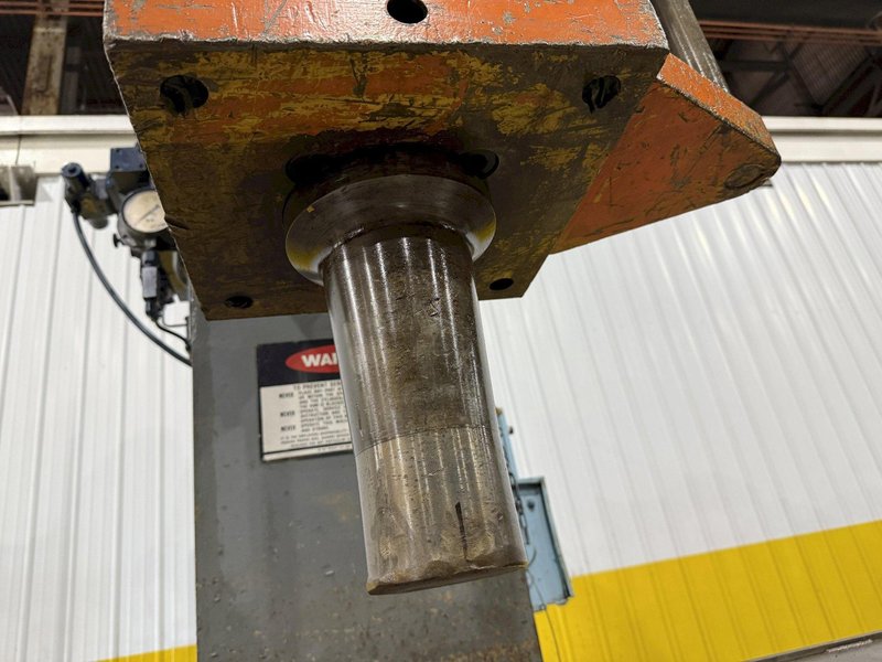 150 TON WILLIAMS &amp; WHITE HYDRAULIC C-FRAME STRAIGHTENING PRESS 24" STROKE: YOBRO #24086