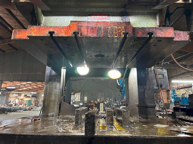 200 TON NIAGARA MODEL #E-200 OBI PUNCH PRESS 8" STROKE :  YOBRO #26140