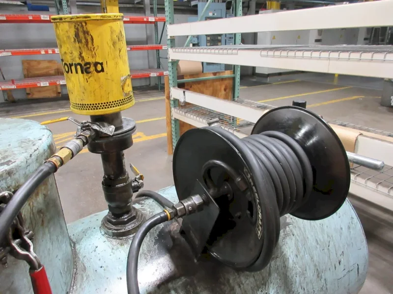 800 LBS ANDERSONS INC YELLOW BELLIED PNEUMATIC SUMP SUCKER: YOBRO #25053