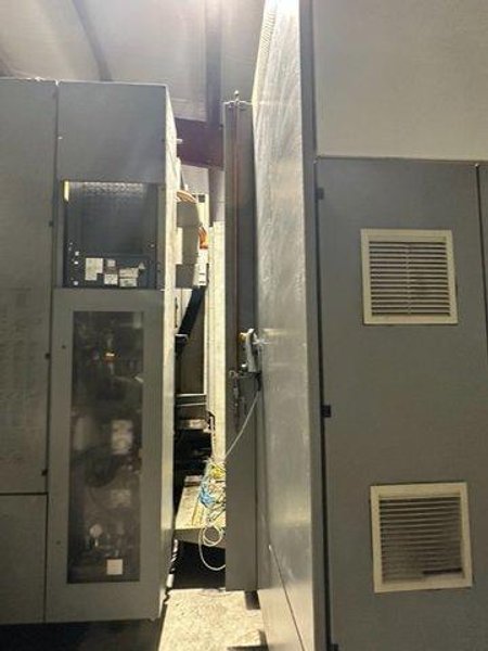 DMG MORI DMC 125 U2 HMC, 2005 – Chip Conveyor, Tool Changer, Filter System, HSK63