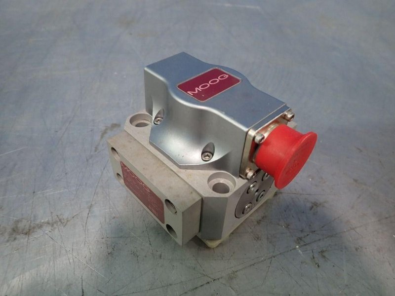 MOOG ELECTRO-HYDRAULIC SERVO VALVE   -  G761-3004