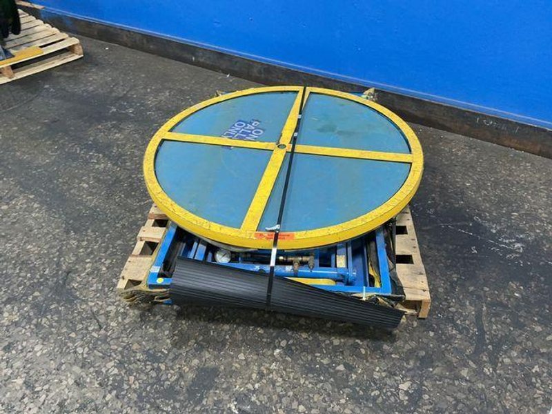 3,000 LBS PALLET LIFTER
