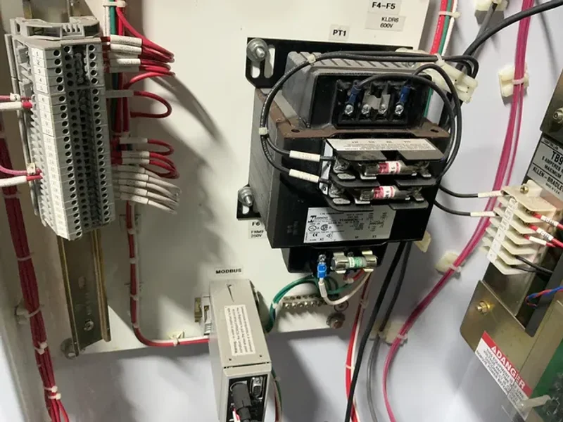 Allen-bradley 1336 Plus Ii Sensorless Vector Variable Frequency Drive - 1336f-bp300-an-en909-l6-ncm-mx909