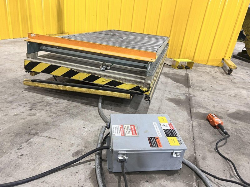 4,000 LB X 72" X 36" SOUTHWORTH MODEL #LS4-36 HYDRALUIC LIFT TABLE WITH ROLLER TOP: STOCK #20907