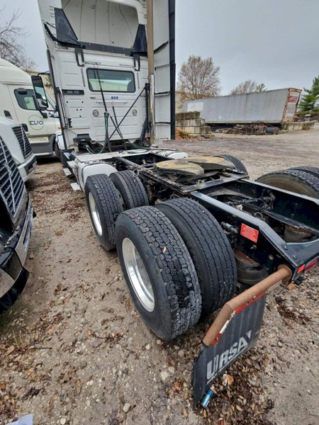 2015 Volvo VNL Day Cab – D11 Engine, Volvo ATO I-Shift Auto