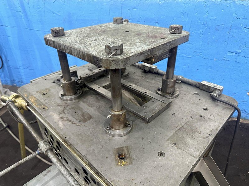 8 TON MAPLEWOOD 4 POST CUTOFF PRESS: STOCK #77508