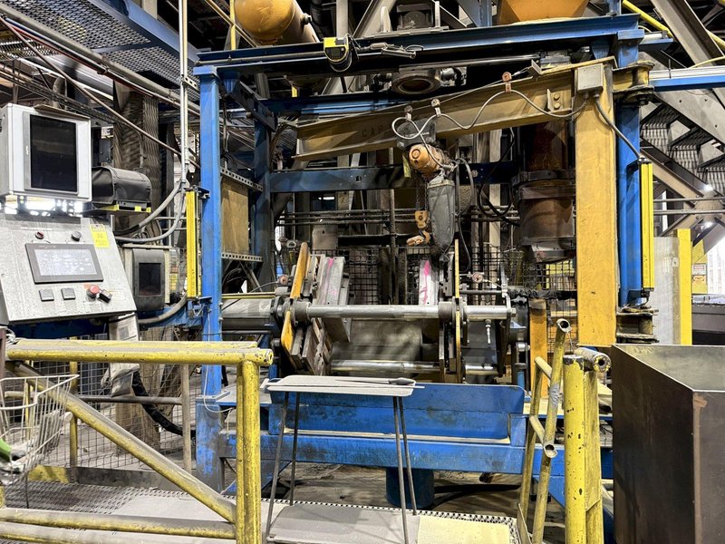 Redford model HS 22 linear shell core machine, Nsn with twin sand feed system, modlified to handle 150# blow head, plc controls, 22" x 26" platen, sand return system