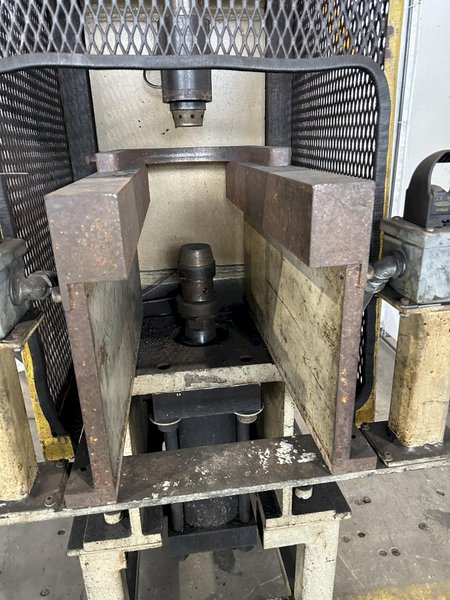 15 TON C-FRAME HYDRAULIC PRESS. STOCK # 0102523