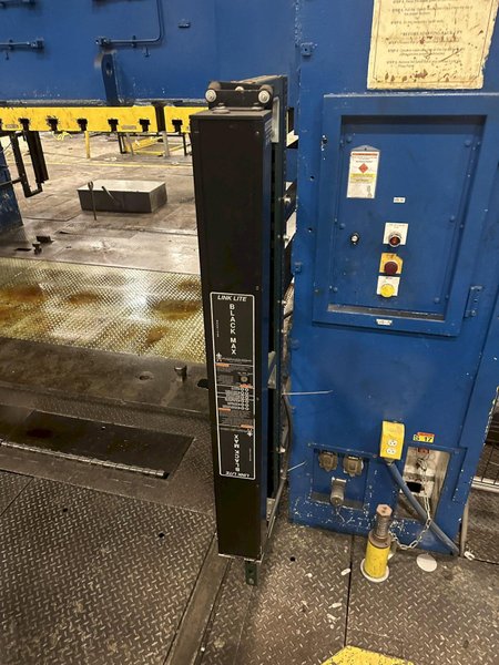 400 TON FUKUI BLANKING PRESS. 72&quot; X .128&quot; X 70,000 LB SERVO FEEDLINE STOCK #  0956723