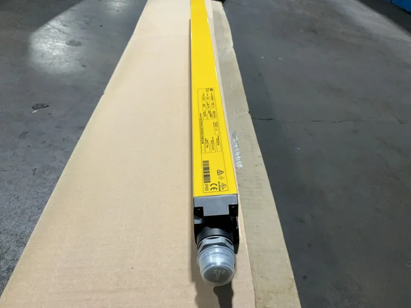 SICK 19 M SCANNING RANGE SAFETY LIGHT CURTAIN SENDER  -  C40S-0703DA010