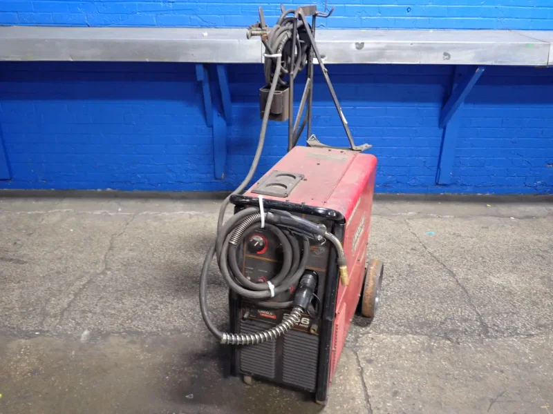 LINCOLN ELECTRIC 250 A WELDER   -  POWER MIG 256