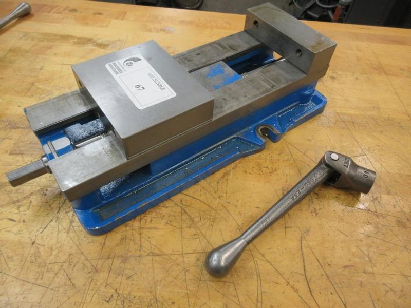 Kurt D688 6&quot; Machine Vise with Handle- Auction Item
