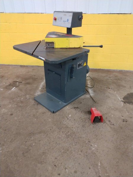 8-7/8&quot; x 8-7/8&quot; x 1/4&quot; BOSCHERT LB12 HYDRAULIC NOTCHER: STOCK #12538