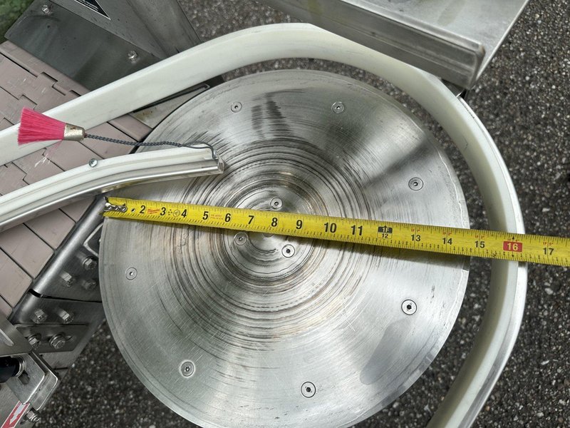9' Smooth Top Belt Conveyor W Laner &amp; 15" Accumulation Disc