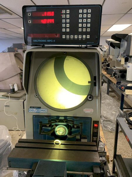 Deltronic &quot;Imagemaster&quot; Model 330A-DEC Bench Top Optical Comparator