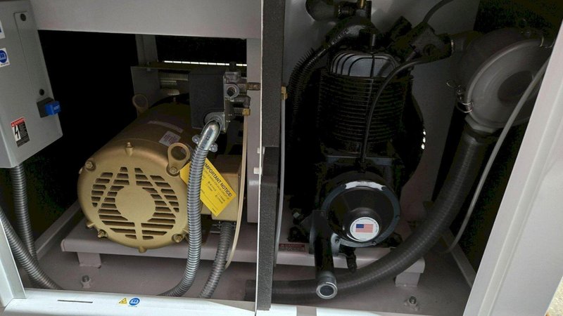 GARDNER DENVER HER7F-8 RECIPROCATING AIR COMPRESSOR 7.5HP 80GAL USED