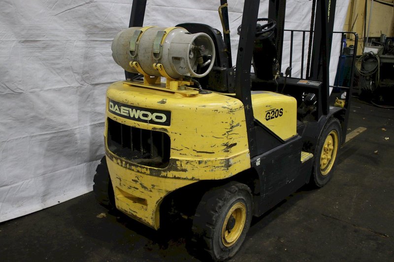 4,000 LBS DAEWOO PROPANE FORKLIFT: STOCK #75782