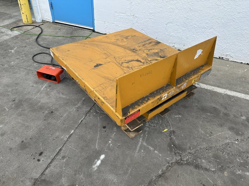 4000 LB PRESTO ECOA MODEL #CLTLT HYDRAULIC TILT LIFT TABLE: STOCK #78094