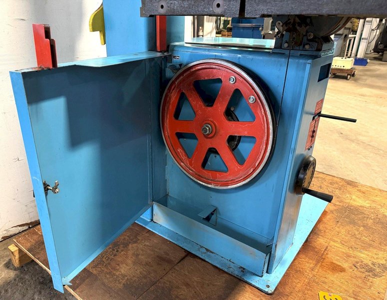 20" DoAll Vertical Band Saw 2013-V, 13" Under Guide, 55-2200 FPM, 26" x 26" Tbl., Clean