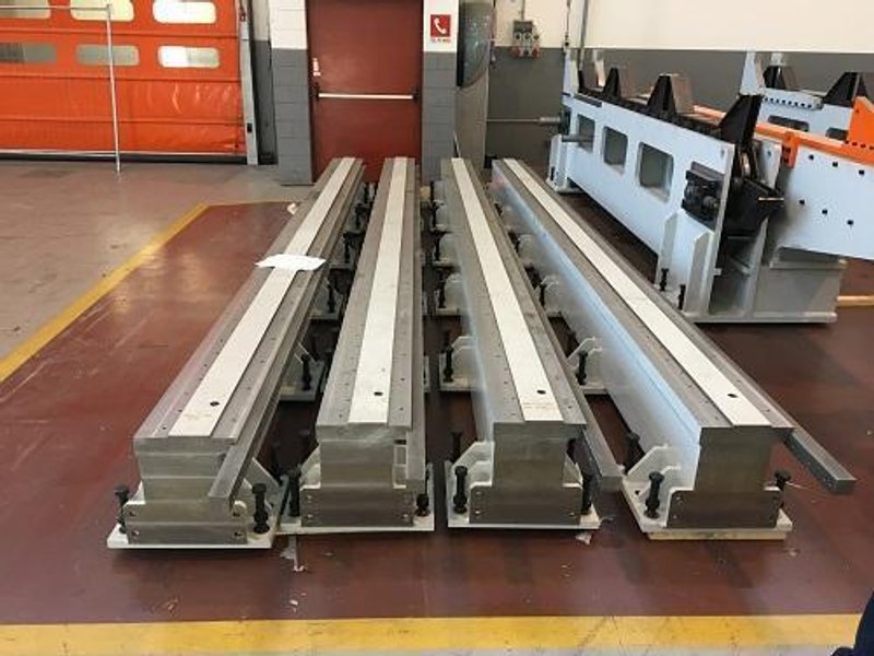 3000 TON GALDABINI MODEL TWIN 3000 AUTOMATIC PIPE STRAIGHTENING MACHINE