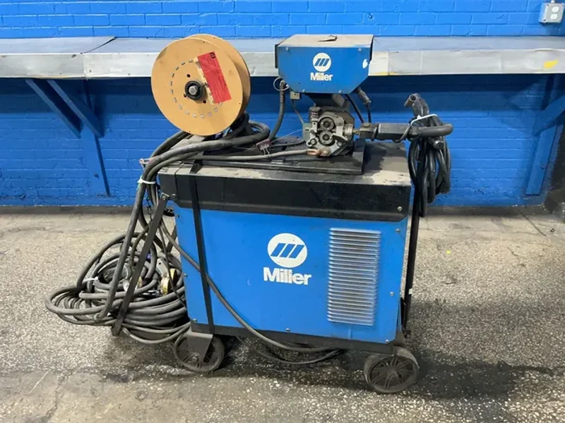 Miller 300 Amps Welder W/feeder - Cp-300