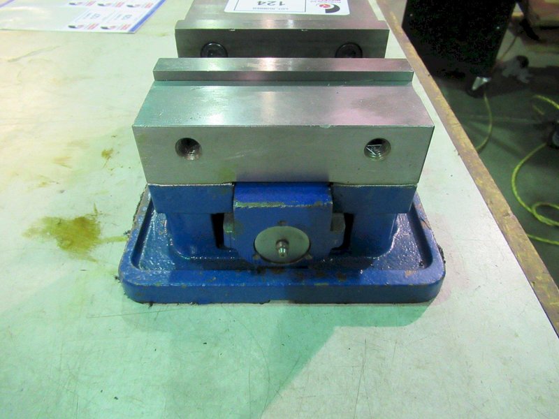 Kurt D675 Machine Vise with Steel Jaws- Auction Item