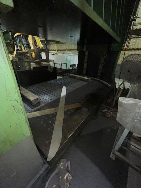 700 TON VERSON 700-HD-2-144T HYDRAULIC PRESS STOCK# 3992