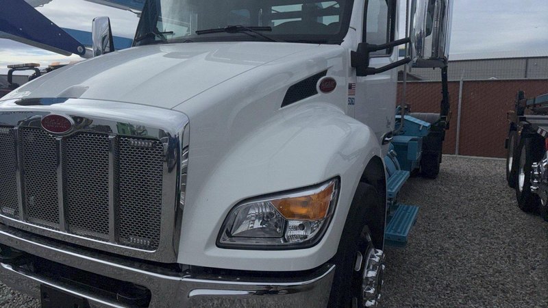 Peterbilt 536 Hooklift Truck, 2025 – 30k Miles