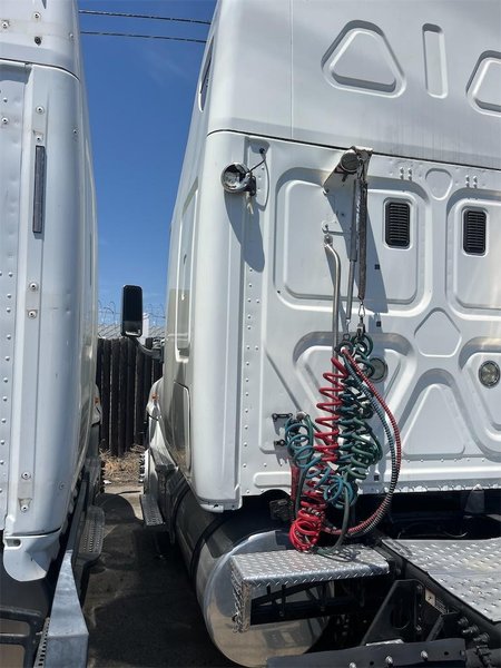 2017 Freightliner Cascadia 125 3AKJGLDR4HDHY0030