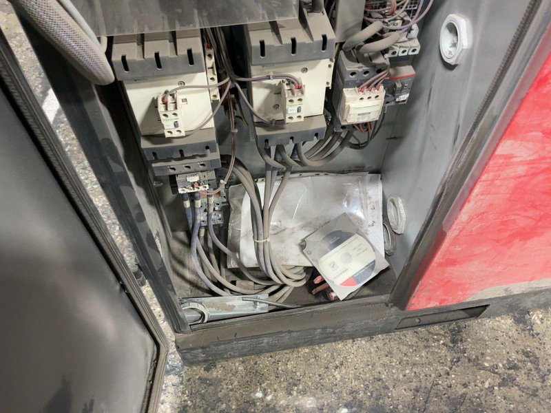 CHICAGO PNEUMATIC 100 HP AIR COMPRESSOR  -  CPE100